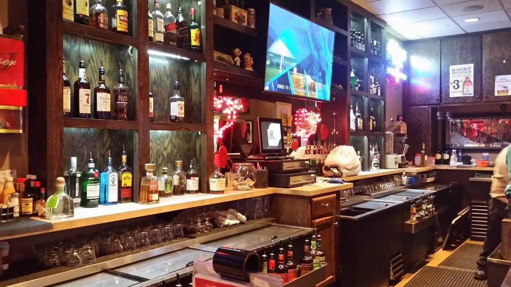 Gators Grill & Spirits | restaurant | 3313 E Agency St, Burlington, IA 52601, USA | 3197532534 OR +1 319-753-2534