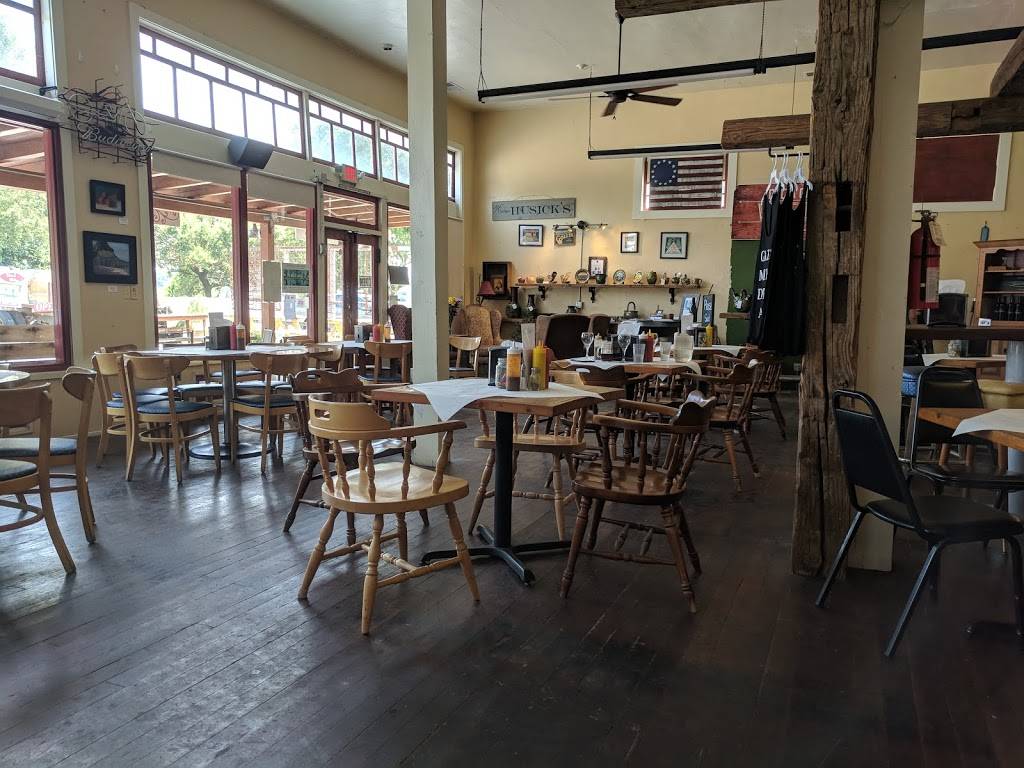Husicks Taphouse | restaurant | 36510 Riverview Dr, Clarksburg, CA 95612, USA | 9167441599 OR +1 916-744-1599
