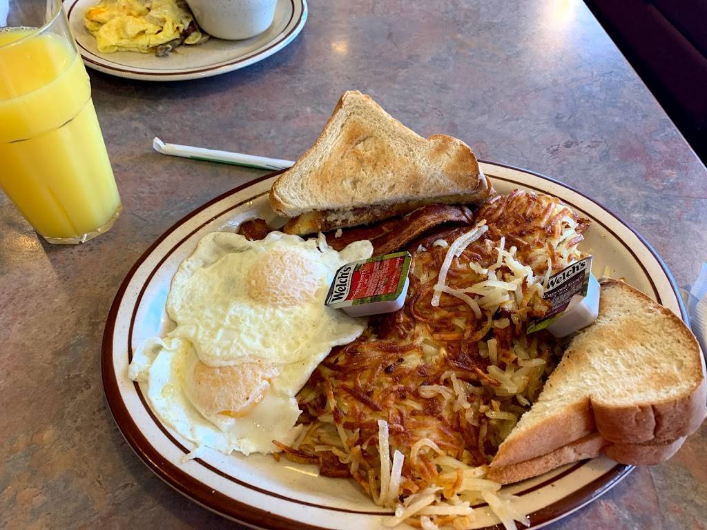 Family Diner | restaurant | 1604 Hill Ave, Spirit Lake, IA 51360, USA | 7123365422 OR +1 712-336-5422