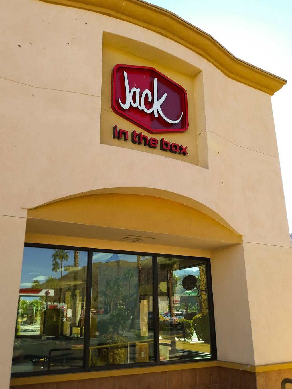 Jack in the Box | restaurant | 694 S Palm Canyon Dr, Palm Springs, CA 92264, USA | 7604162543 OR +1 760-416-2543