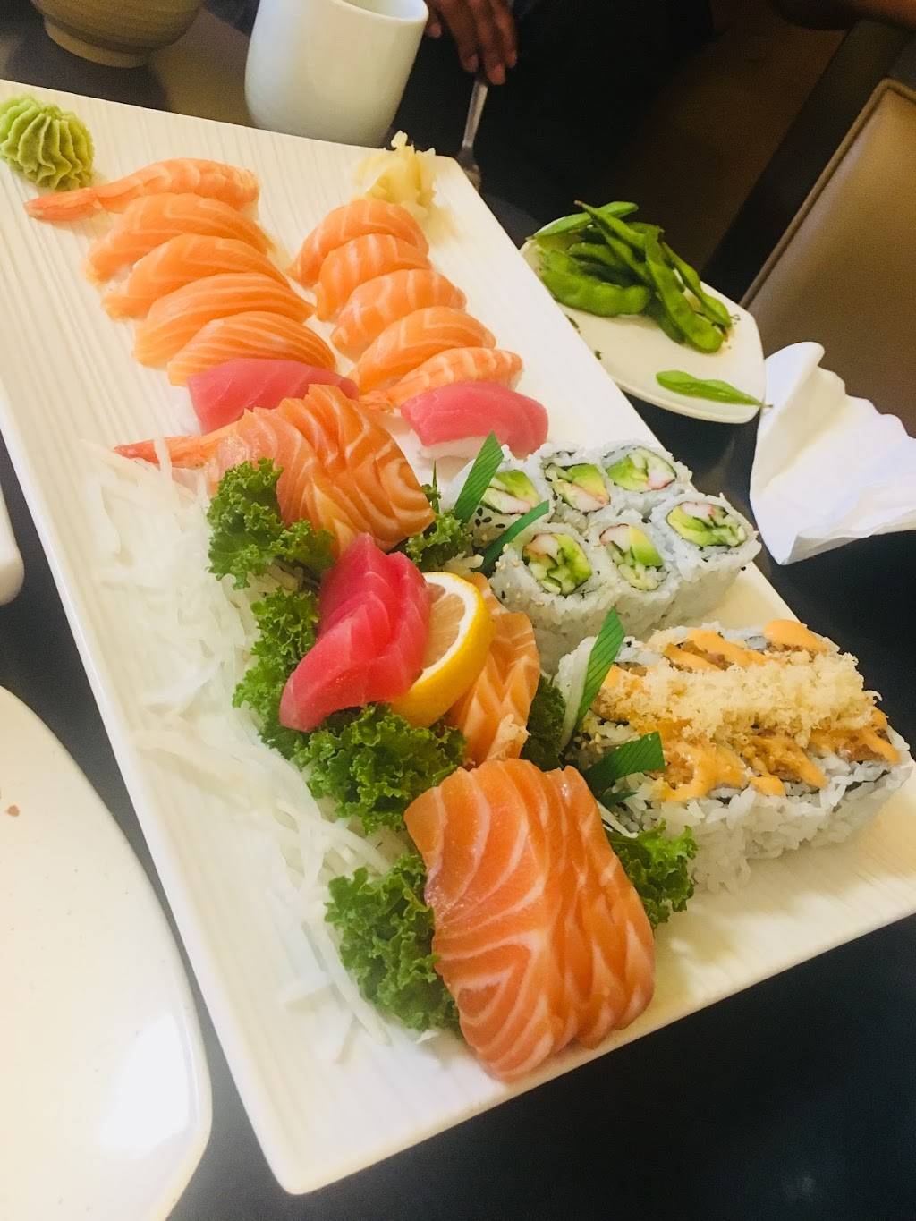 Daon Sushi | restaurant | 4188 Finch Ave E, Scarborough, ON M1V 0C5, Canada | 6472717333 OR +1 647-271-7333