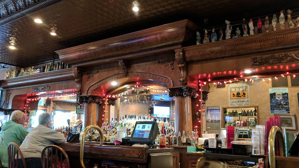 Horns Gaslight Bar & Restaurant | restaurant | 7300 Main St, Mackinac Island, MI 49757, USA | 9068476154 OR +1 906-847-6154