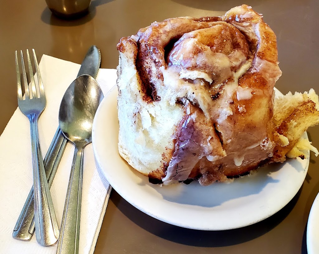 Gus Balons Restaurant | restaurant | 6027 E 22nd St, Tucson, AZ 85711, USA | 5207477788 OR +1 520-747-7788