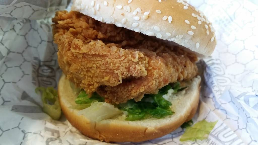 KFC | restaurant | 2990 New Pinery Rd, Portage, WI 53901, USA | 6087422777 OR +1 608-742-2777