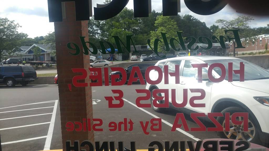 Gina Marias Pizza | meal delivery | 14655 Excelsior Blvd, Minnetonka, MN 55345, USA | 9529335735 OR +1 952-933-5735