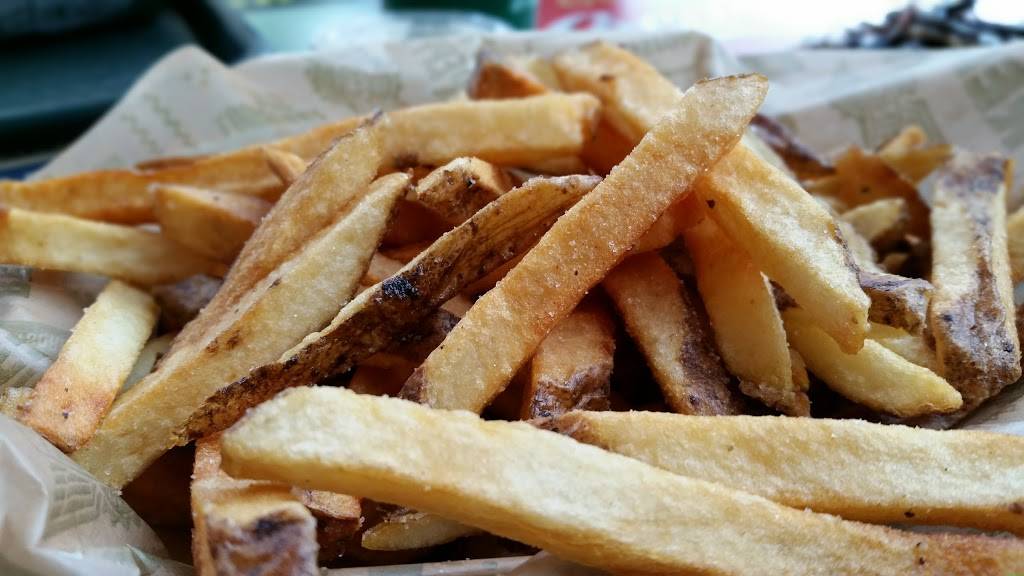 Wingstop | restaurant | 2300 E Layton Ave, St Francis, WI 53235, USA | 4148709464 OR +1 414-870-9464