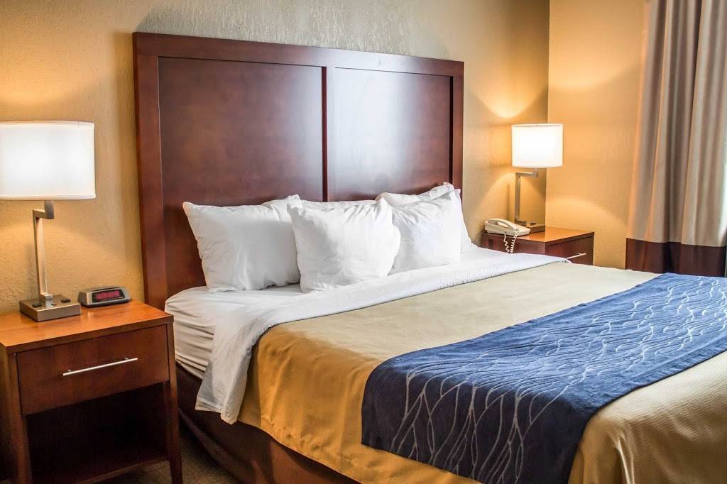 Comfort Inn & Suites | restaurant | 840 Sean St, Fremont, OH 43420, USA | 4193559300 OR +1 419-355-9300