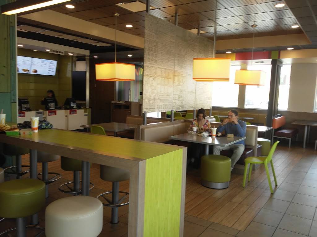 McDonalds | cafe | 2010 Limestone Pkwy, Gainesville, GA 30501, USA | 7705310055 OR +1 770-531-0055