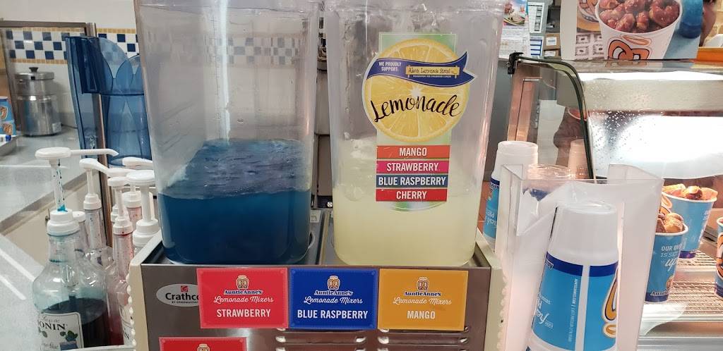 Auntie Annes | bakery | 800 Commons Dr, Oxford, PA 19363, USA | 6109981860 OR +1 610-998-1860