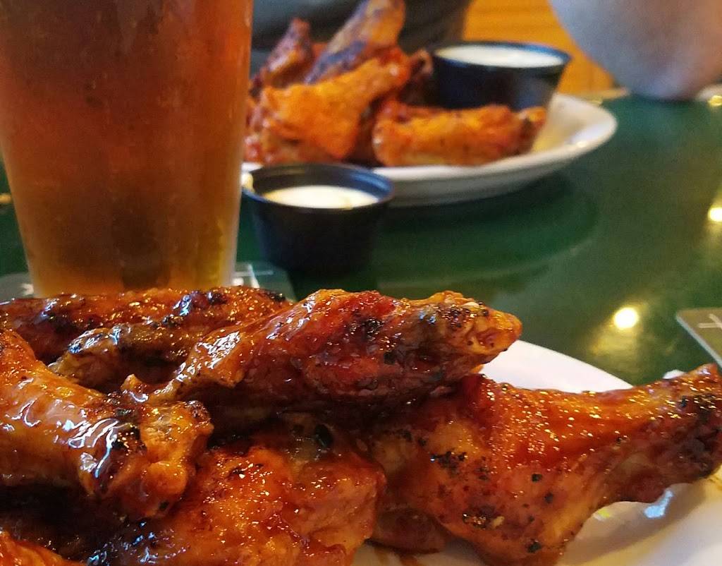 Gators Dockside Lake City | restaurant | 313 NW Commons Loop, Lake City, FL 32055, USA | 3864385446 OR +1 386-438-5446