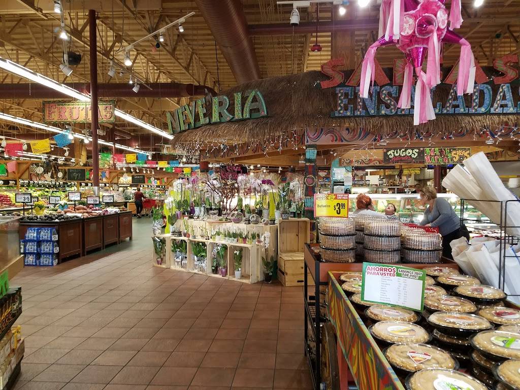 Los Altos Ranch Market | bakery | 3415 W Glendale Ave, Phoenix, AZ 85051, USA | 6028410346 OR +1 602-841-0346