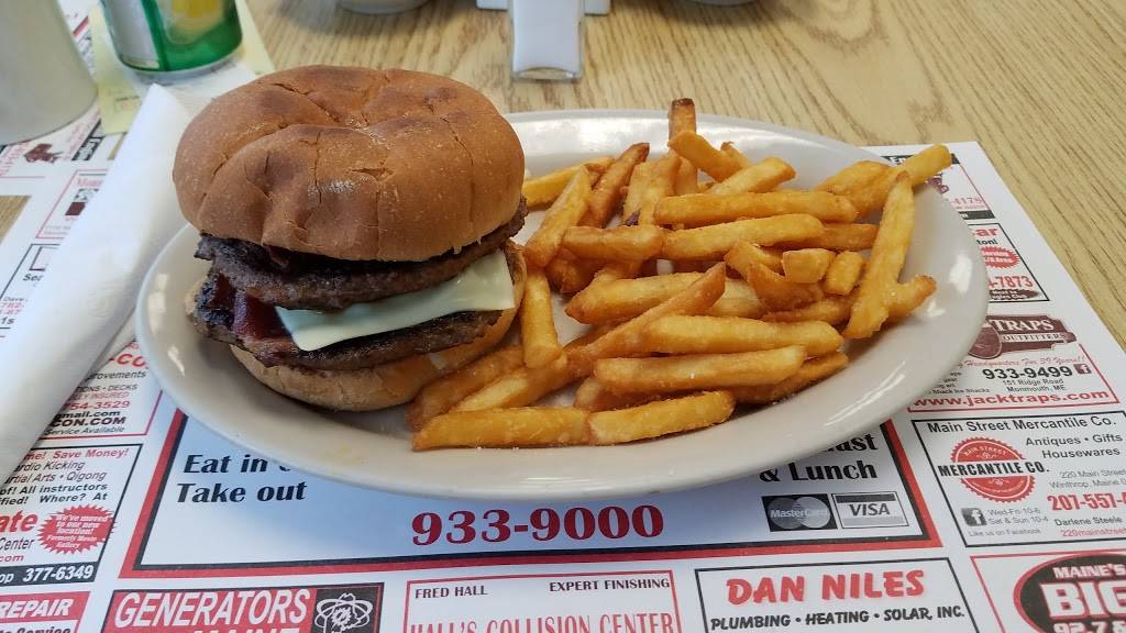 Phils Super Variety & Grill | restaurant | 912 US-202, Monmouth, ME 04259, USA | 2079339000 OR +1 207-933-9000