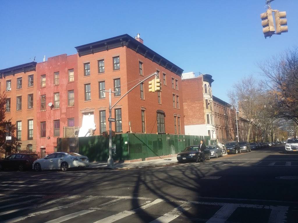 Cary Cooks Inc | restaurant | 70 Downing St, Brooklyn, NY 11238, USA | 7182303197 OR +1 718-230-3197