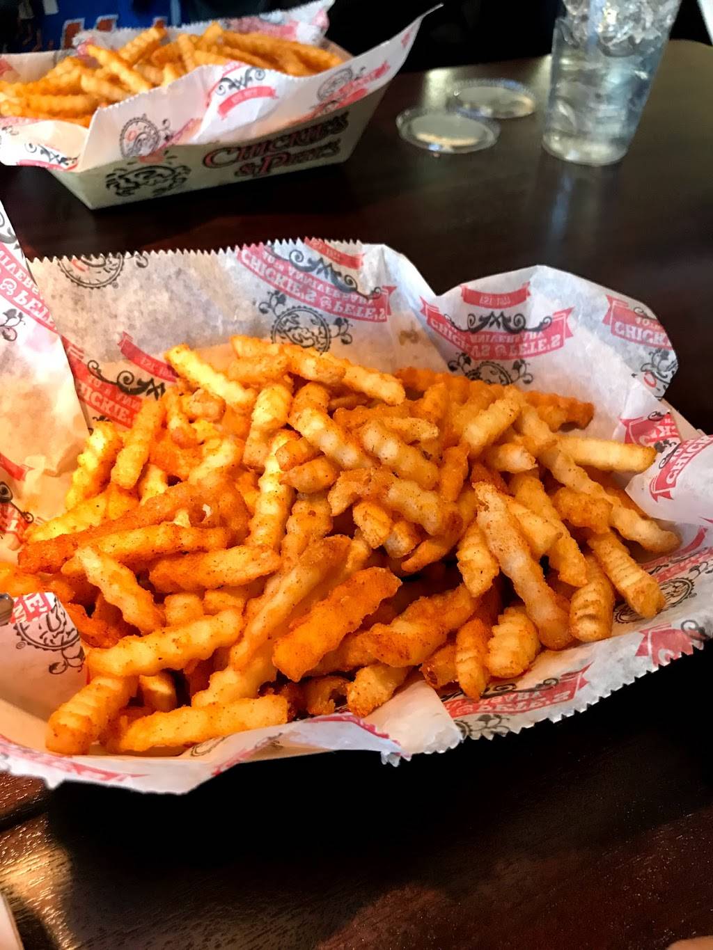 Chickies & Petes | restaurant | 8000 Essington Ave, Philadelphia, PA 19153, USA | 2154921329 OR +1 215-492-1329