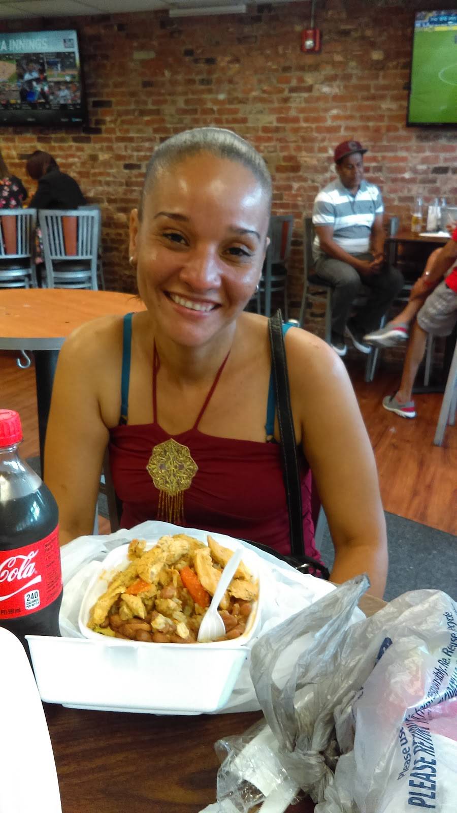 La Sonrisa Restaurant | restaurant | 320 Broad St, Providence, RI 02907, USA | 4012283470 OR +1 401-228-3470