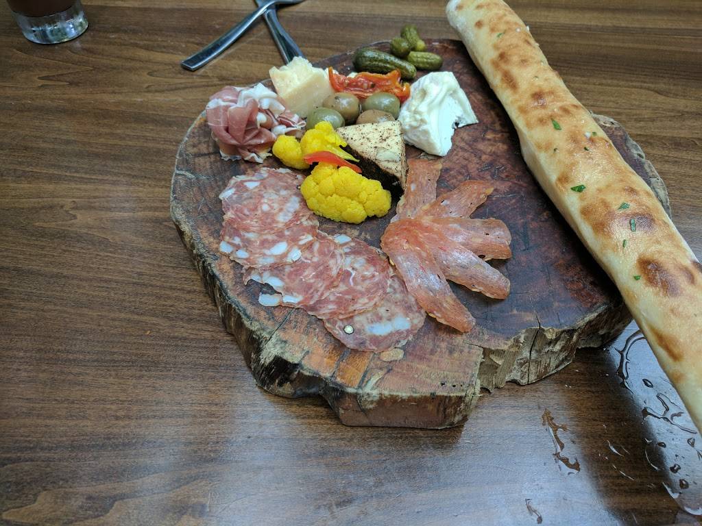 Essex Bar & Bistro | restaurant | 101 S Tryon St #14, Charlotte, NC 28280, USA | 9804063857 OR +1 980-406-3857