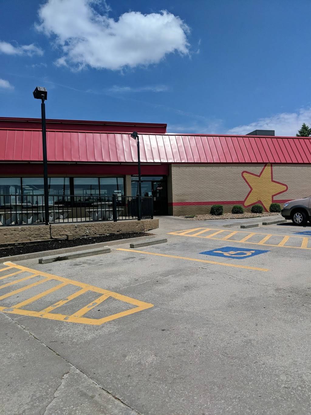 Hardees | restaurant | 2100 SW Wanamaker Rd, Topeka, KS 66614, USA | 7852737062 OR +1 785-273-7062