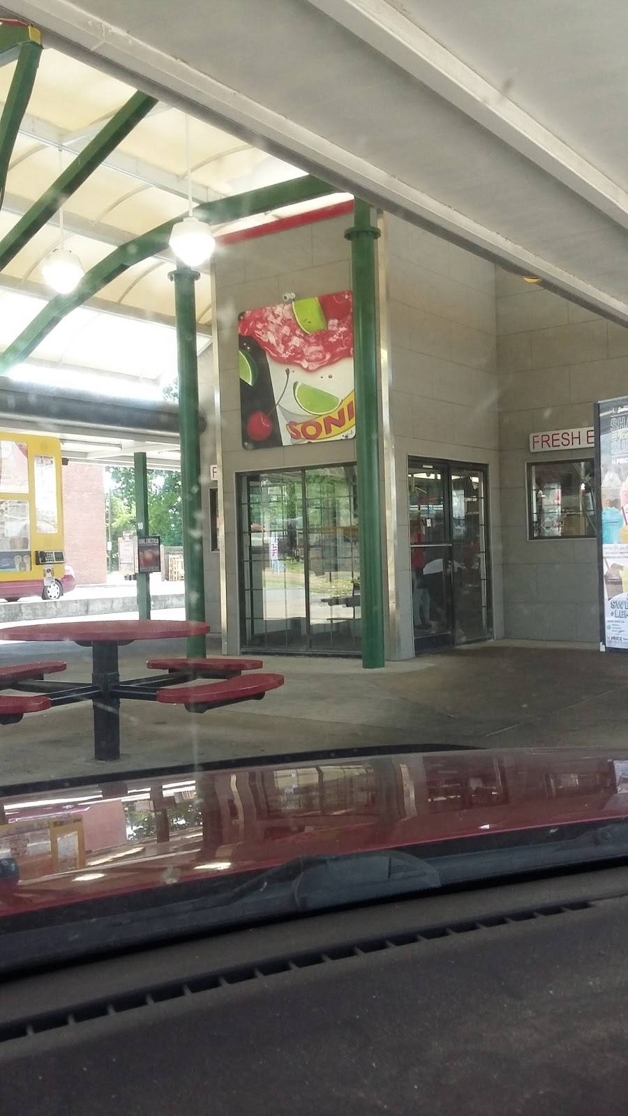 Sonic Drive-In | restaurant | 2101 N Highland Ave, Jackson, TN 38305, USA | 7316684663 OR +1 731-668-4663