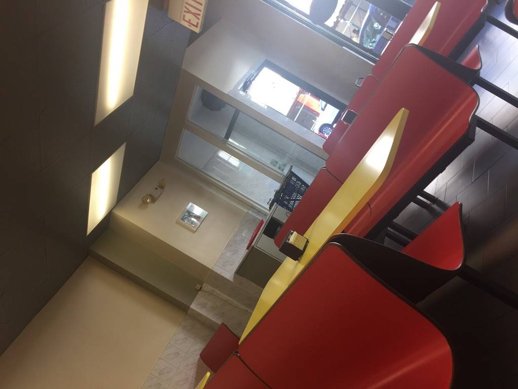 Queen Pizza II | restaurant | 48 Commerce St, Newark, NJ 07102, USA | 9732421829 OR +1 973-242-1829