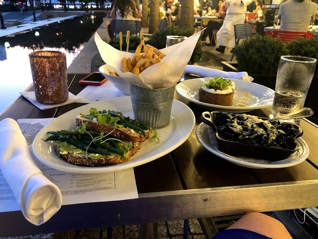 P.J. Clarkes | restaurant | 250 Vesey St, New York, NY 10281, USA | 2122851500 OR +1 212-285-1500