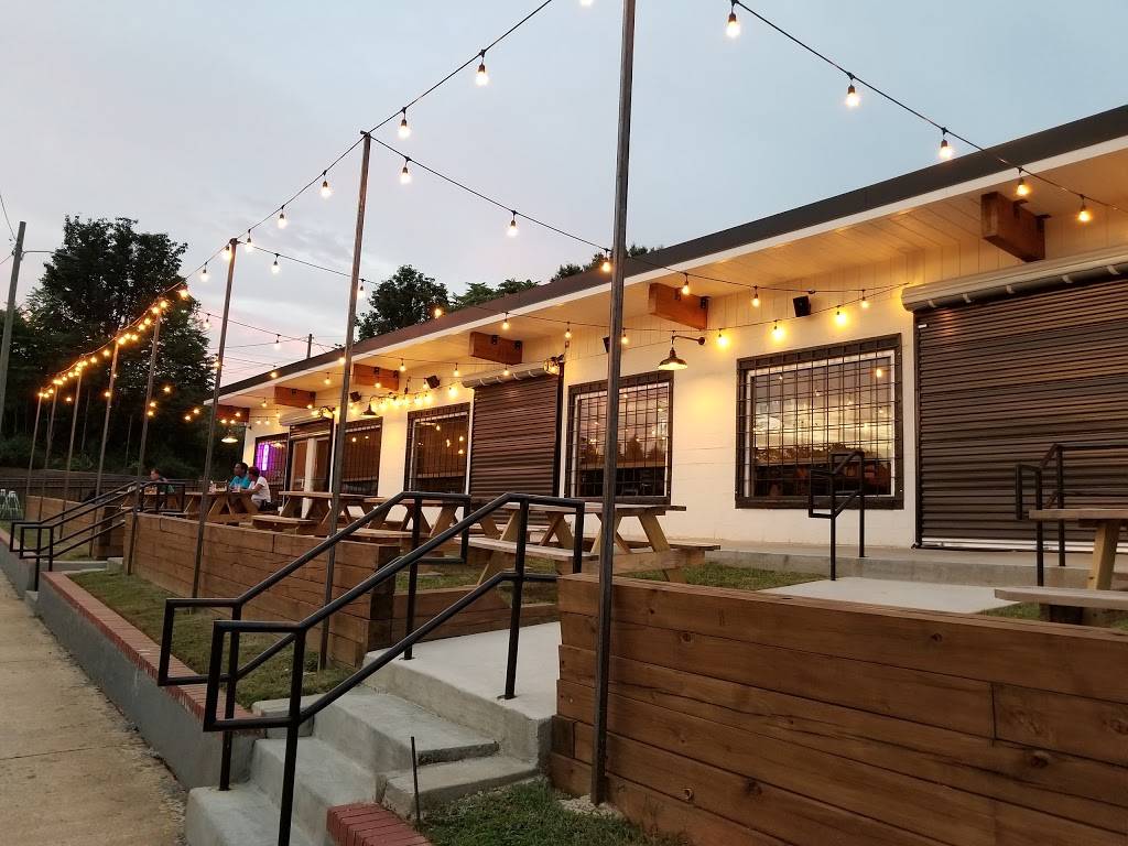 Lean Draft House | restaurant | 600 Hopkins St SW, Atlanta, GA 30310, USA | 4042540987 OR +1 404-254-0987