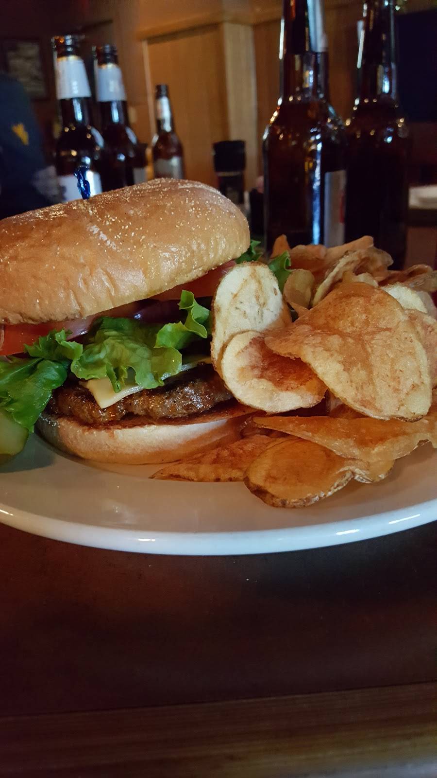 Maxies Grill & Tap Room | restaurant | 35 McIntyre Rd, Pinehurst, NC 28374, USA | 9104202181 OR +1 910-420-2181