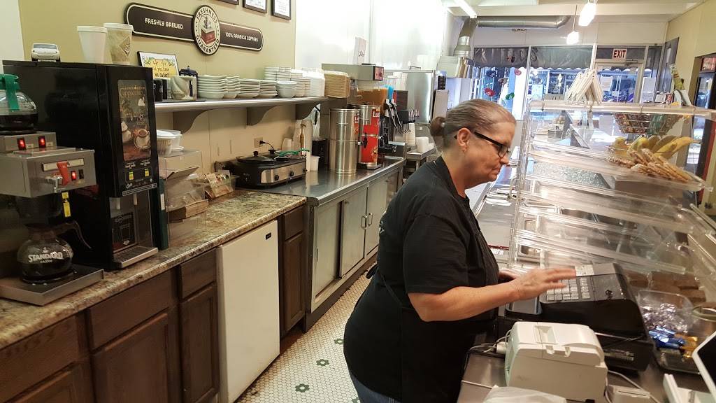 The Tin Lizzie Cafe | restaurant | 820 E Main St, Richmond, IN 47374, USA | 7659624441 OR +1 765-962-4441