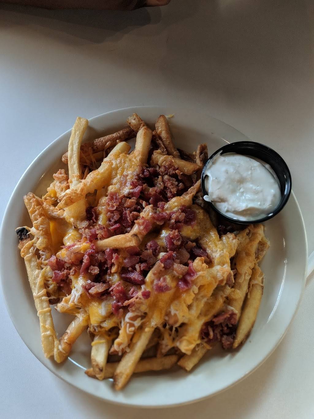 Coachs Corner | restaurant | 100 Purcellville Gateway Dr A, Purcellville, VA 20132, USA | 5404417456 OR +1 540-441-7456