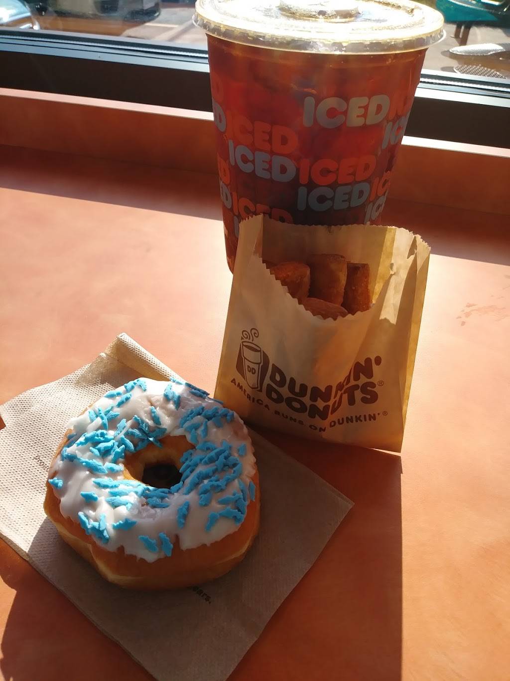 Dunkin | bakery | 1520 W 117th St, Lakewood, OH 44107, USA | 2162215500 OR +1 216-221-5500