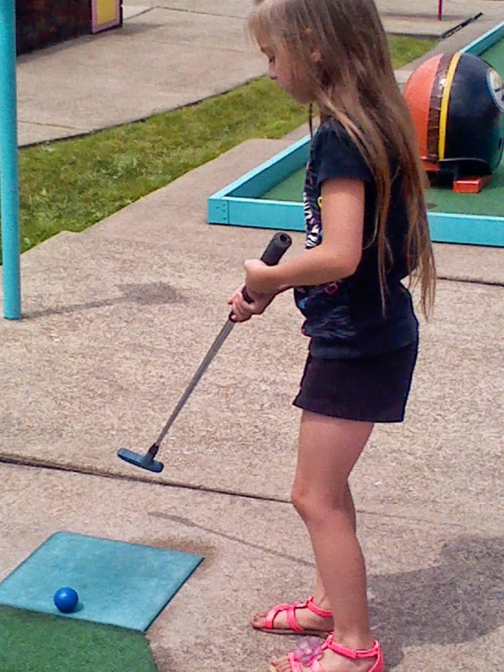 Putt-Putt Fun Center of Warren | meal takeaway | 3937 Youngstown Rd SE, Warren, OH 44484, USA | 3303691965 OR +1 330-369-1965