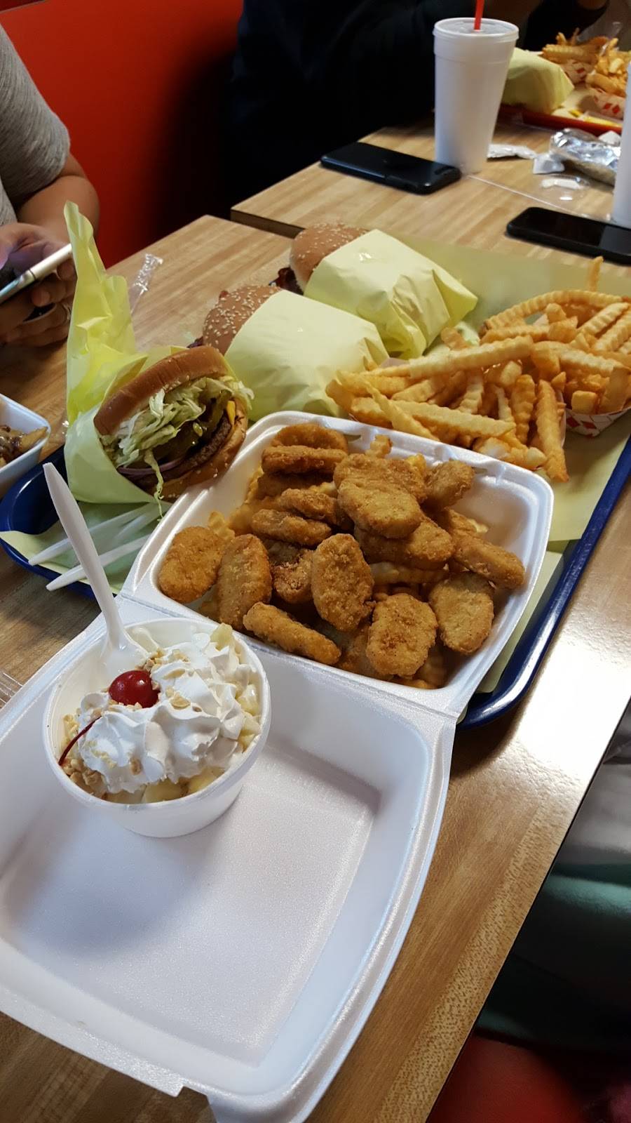 Frosty Queen | restaurant | 9600, 1120 N Gateway Dr, Madera, CA 93637, USA | 5596737678 OR +1 559-673-7678