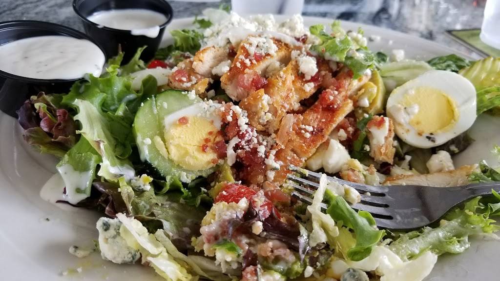 Chelos Hometown Bar and Grille | restaurant | 1 Masthead Dr, Warwick, RI 02886, USA | 4018843000 OR +1 401-884-3000