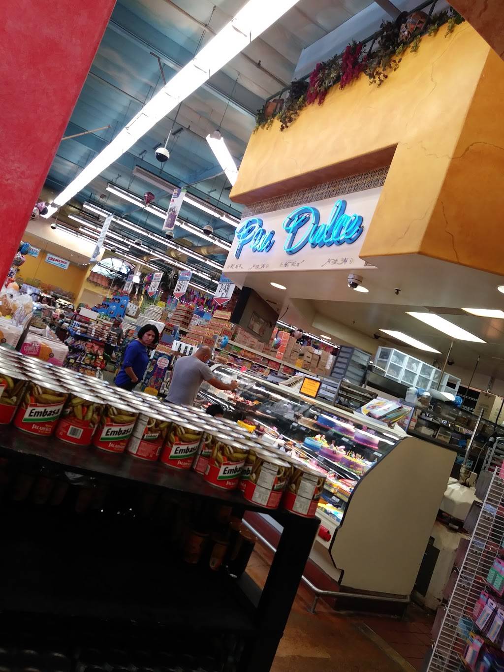 Vallarta Supermarkets | bakery | 1050 S A St, Oxnard, CA 93030, USA | 8052401400 OR +1 805-240-1400
