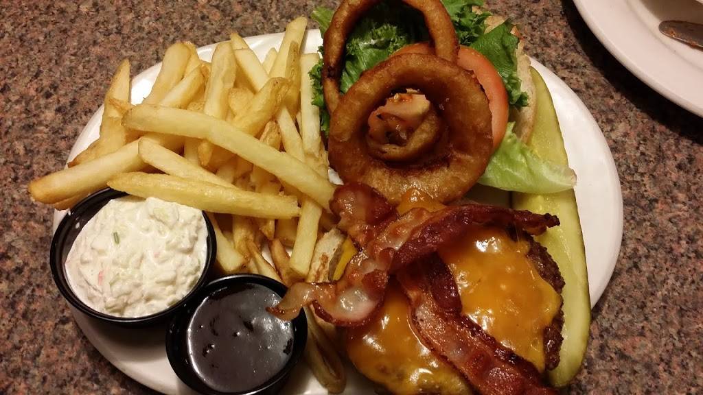 Chriss Family Restaurant | restaurant | 5635 Tilghman St, Allentown, PA 18104, USA | 6103959252 OR +1 610-395-9252