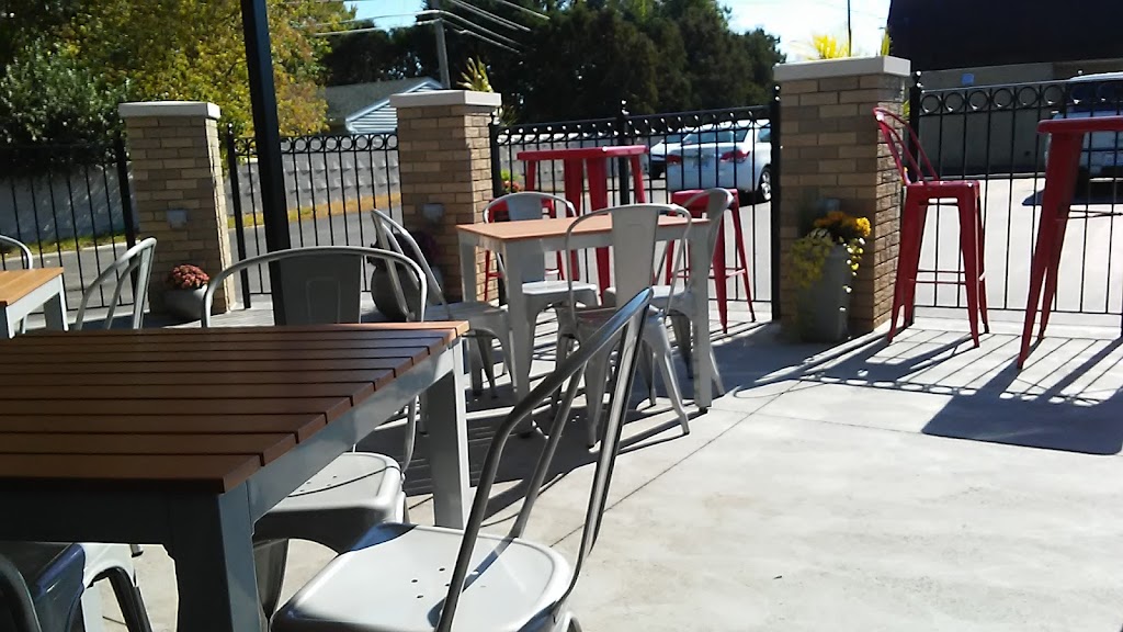 Stables Bar & Grill | restaurant | 14950 Middlebelt Rd, Livonia, MI 48154, USA | 7344271646 OR +1 734-427-1646