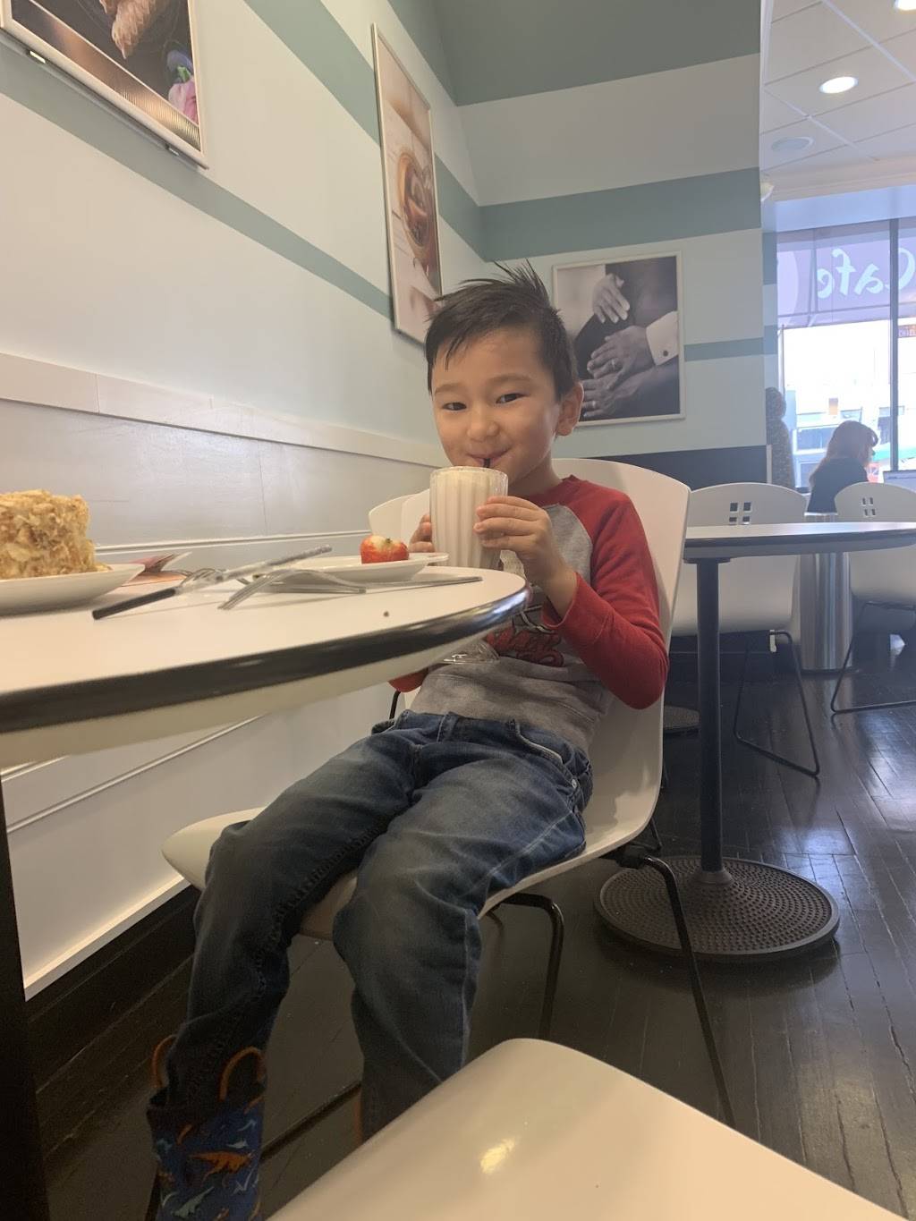 Good Mood cafe | restaurant | 2009 W Roscoe St, Chicago, IL 60618, USA | 7085064705 OR +1 708-506-4705