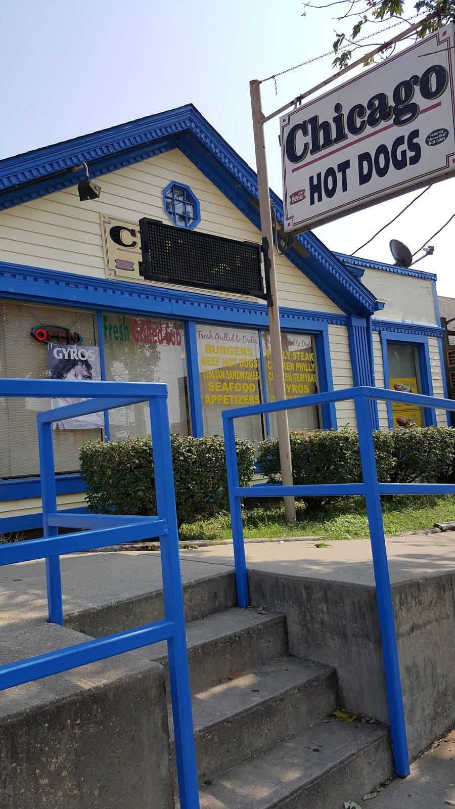 Chicago Hot Dog & Shrimp | restaurant | 603 S Illinois Ave, Carbondale, IL 62901, USA | 6185495707 OR +1 618-549-5707