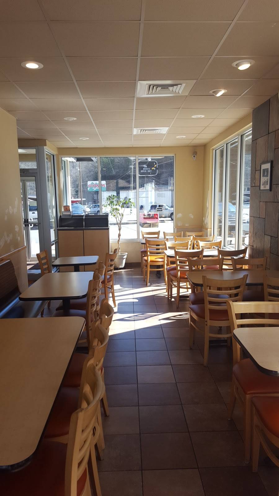 Dairy Queen Grill & Chill | restaurant | 542 Appalachian Hwy, Pineville, WV 24874, USA | 3047327339 OR +1 304-732-7339