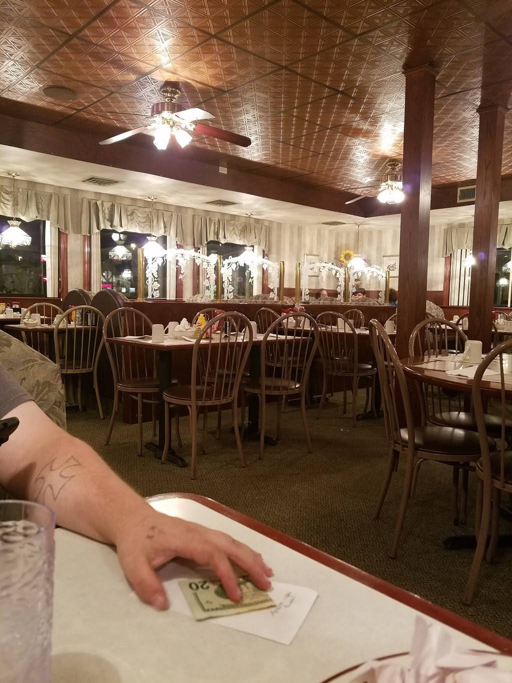 Golden Flame Family Restaurant | restaurant | 2604 Custer St, Manitowoc, WI 54220, USA | 9206820880 OR +1 920-682-0880