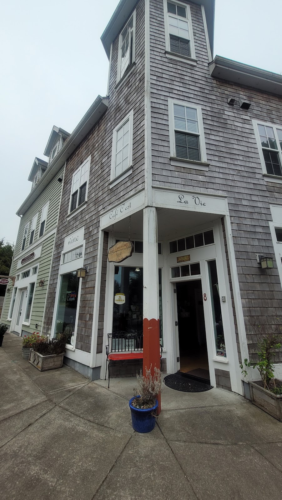 Café Cest La Vie | restaurant | 8 Bella Beach Dr, Depoe Bay, OR 97341, USA | 5417642828 OR +1 541-764-2828