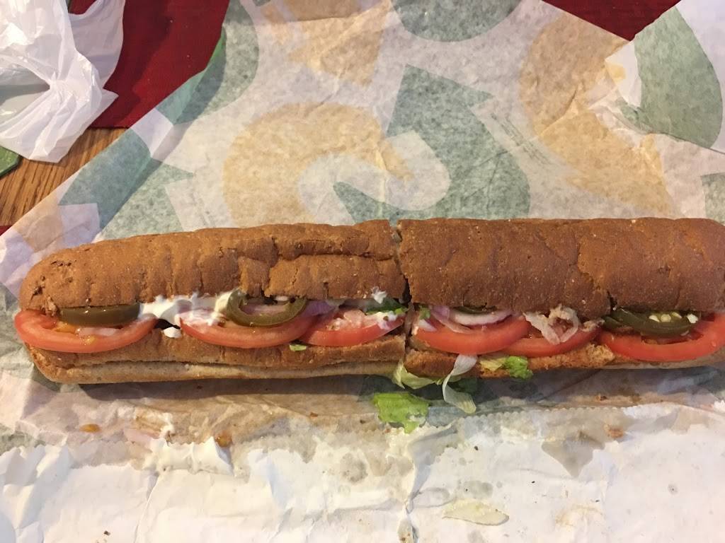 Subway | restaurant | 6007 W Layton Ave, Greenfield, WI 53220, USA | 4142819009 OR +1 414-281-9009