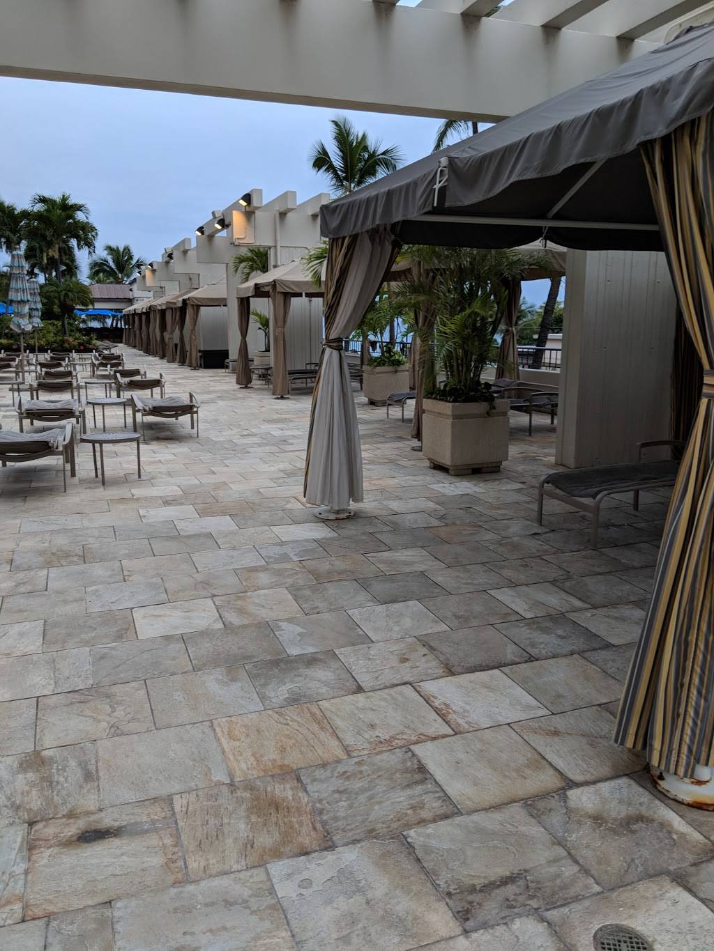 Moana Terrace Bar & Grill | restaurant | 2552 Kalakaua Ave, Honolulu, HI 96815, USA | 8089226611 OR +1 808-922-6611