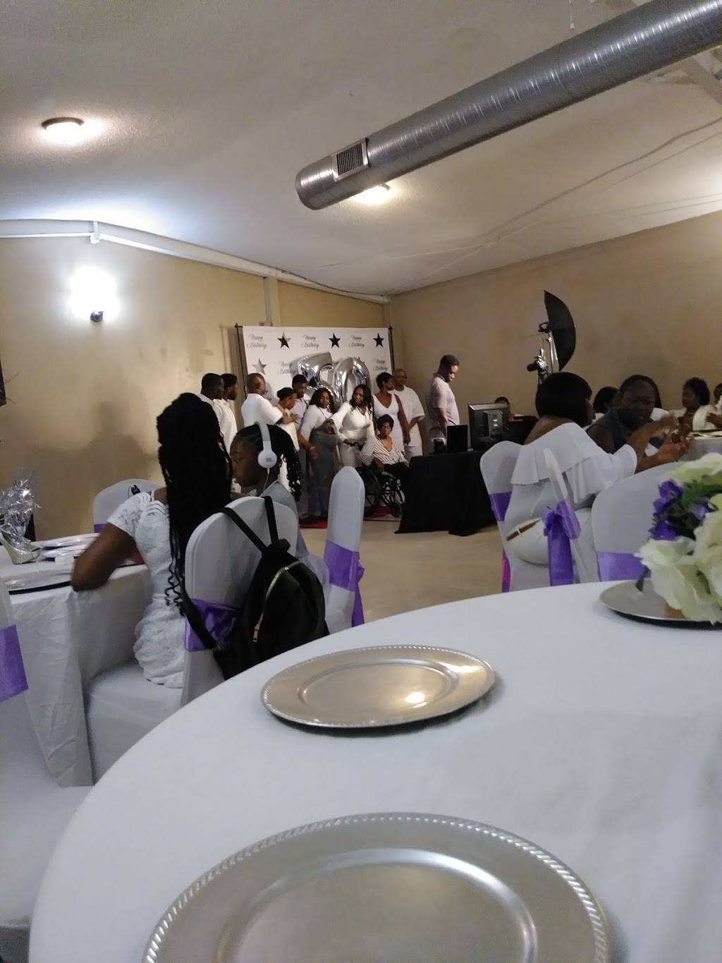 BJs Lodge | restaurant | 1208 Staley Ave, Opelika, AL 36801, USA | 3345590564 OR +1 334-559-0564