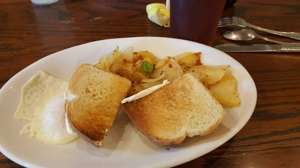 Crossroads Family Restaurant | restaurant | 615 US-50, Versailles, IN 47042, USA | 8126893000 OR +1 812-689-3000