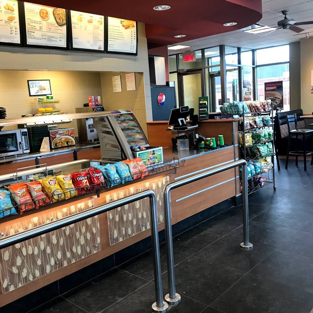 Subway | restaurant | 6971, D, Chemin de la Côte-de-Liesse, Saint-Laurent, QC H4T 1Z3, Canada | 5145085883 OR +1 514-508-5883