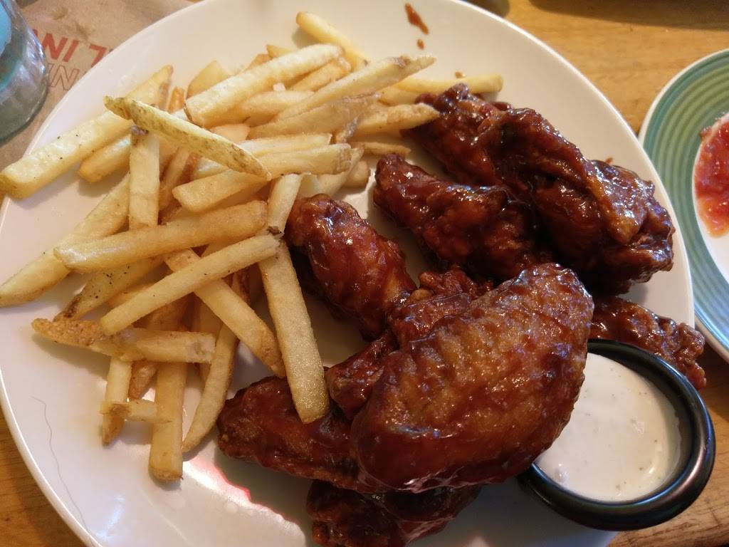 Applebees Grill + Bar | restaurant | 6844 N W War Memorial Dr, Peoria, IL 61615, USA | 3096925029 OR +1 309-692-5029