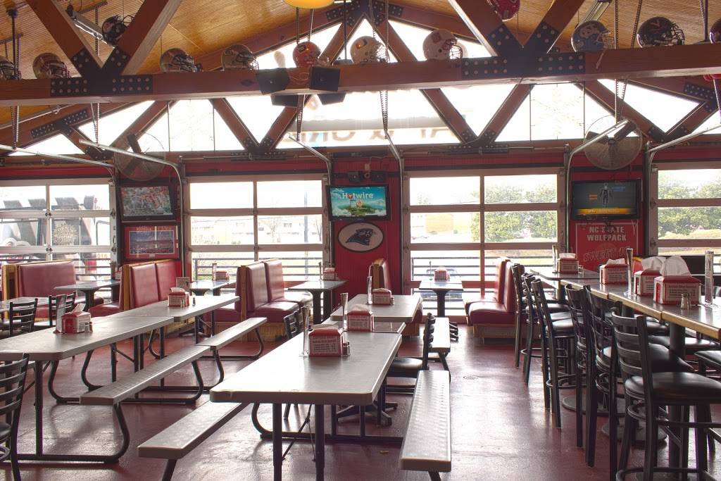 Sammys Tap & Grill | restaurant | 2235 Avent Ferry Rd, Raleigh, NC 27606, USA | 9197553880 OR +1 919-755-3880