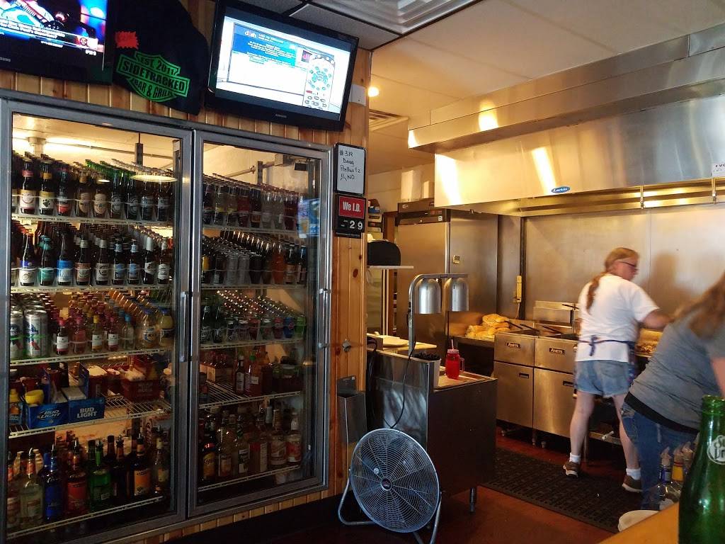 Sidetracked Bar & Grill | restaurant | 129 N Lake St, Neenah, WI 54956, USA | 9202153232 OR +1 920-215-3232