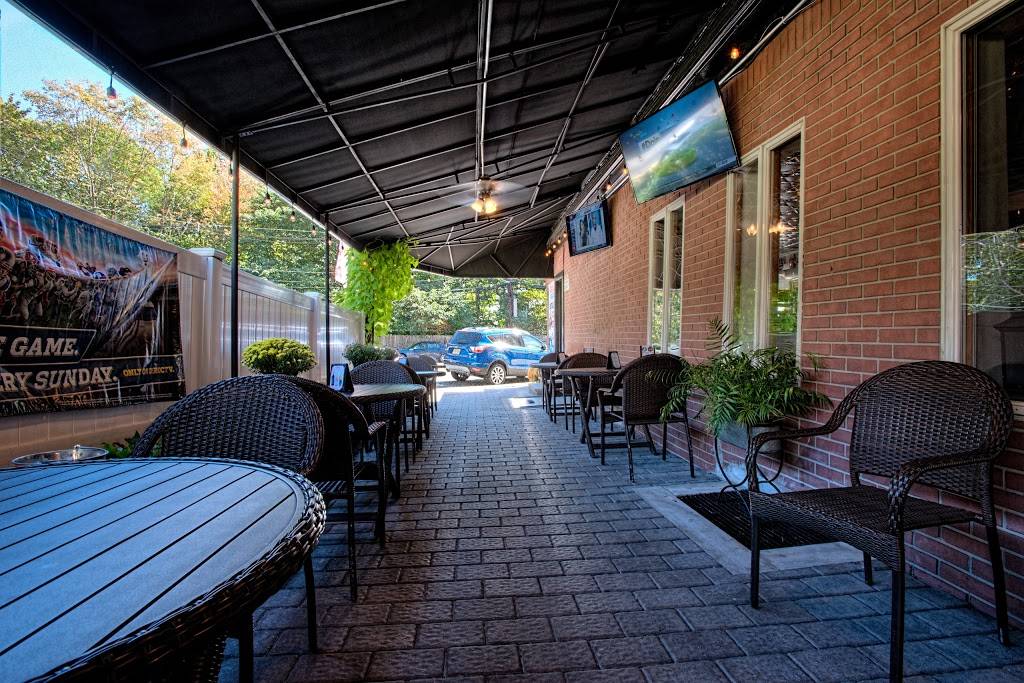 Dinos Bar and Grill | restaurant | 1466 River Rd, Edgewater, NJ 07020, USA | 2012246992 OR +1 201-224-6992