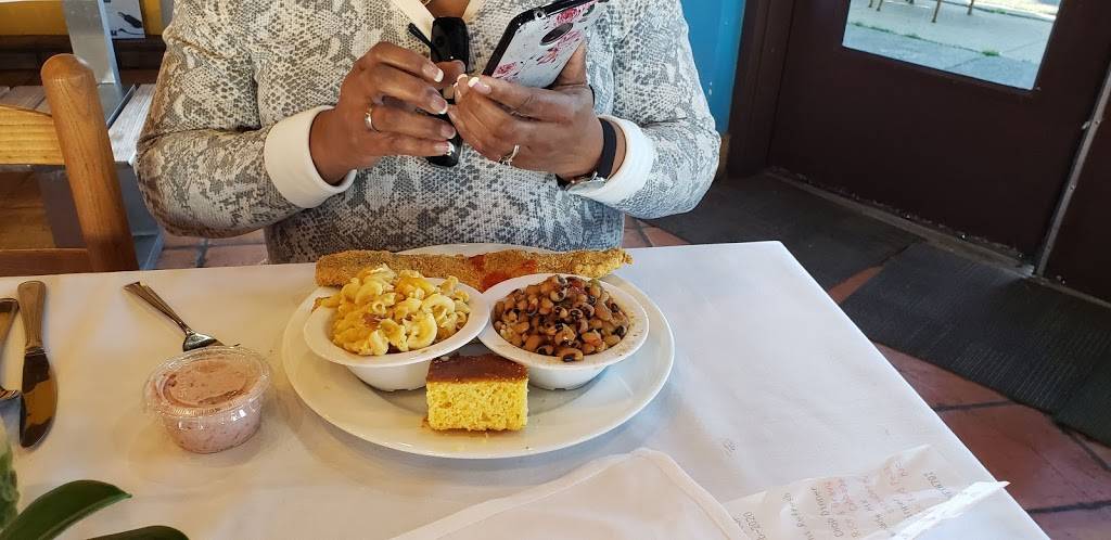 Colos Soul Food & Seafood | restaurant | 2326 Del Paso Blvd, Sacramento, CA 95815, USA | 9165831633 OR +1 916-583-1633